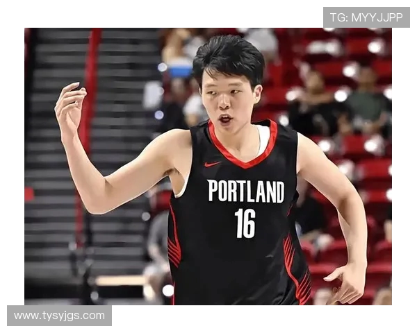 杨瀚森 NBA 选秀夜藏爱！袖口绣女友名 + 情侣手链实锤，青梅竹马太甜了